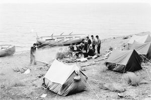 Стоянка на оз Болонь (1983).jpg